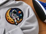 Bügel-Patch auf einem Hoodie